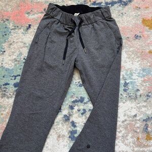 Lululemon Women’s On The Fly 7/8 Jogger, Heathered Grey
